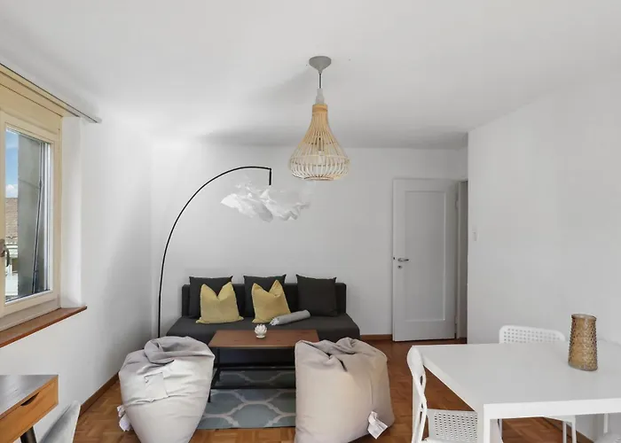 Affordable Comfort In アパート