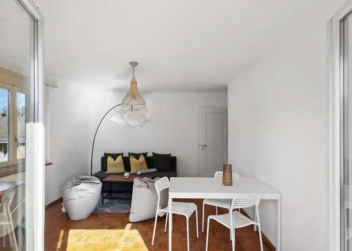 Affordable Comfort In Apartment *